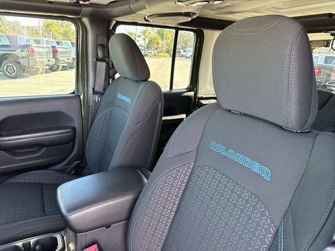 Used 2021 Jeep Wrangler Unlimited Islander image 21