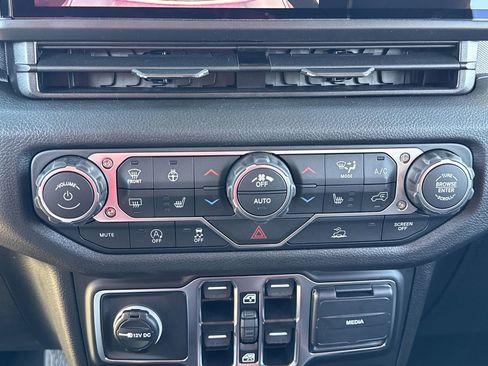 New 2026 Jeep Gladiator Sport AWD/4WD image 5
