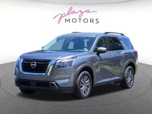 Used 2025 Nissan Pathfinder SV FWD image 2