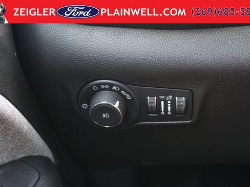 Used 2025 Jeep Compass Latitude AWD/4WD image 28
