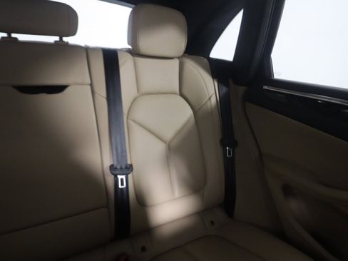 Used 2023 Porsche Macan image 17