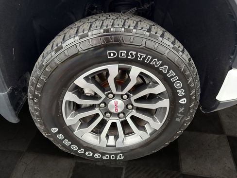 Used 2023 GMC Sierra 1500 AT4 w/ AT4 Preferred Package AWD/4WD image 11