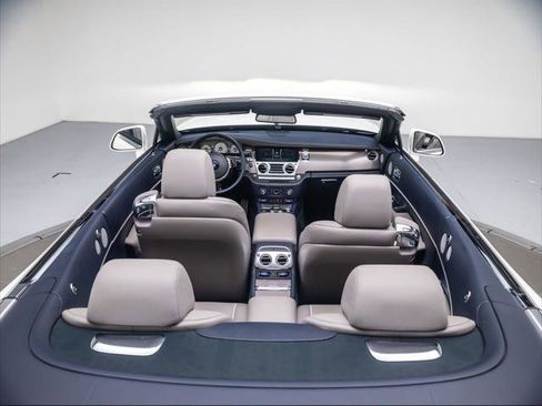 Used 2020 Rolls-Royce Dawn RWD image 27