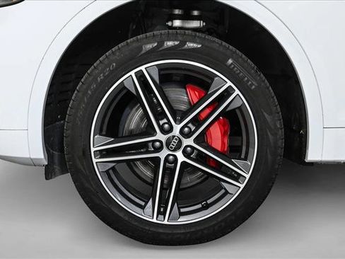 Certified 2025 Audi Q5 e Premium Plus w/ Premium Plus Package image 25