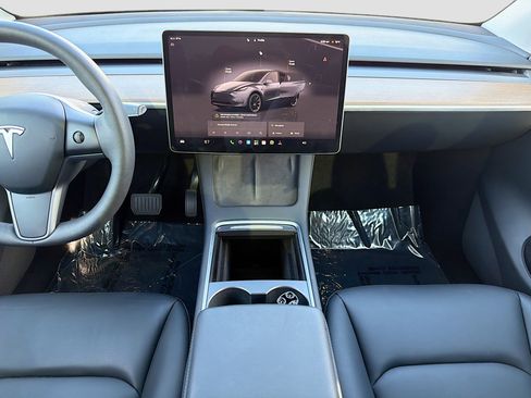 Used 2023 Tesla Model Y Long Range AWD/4WD image 18