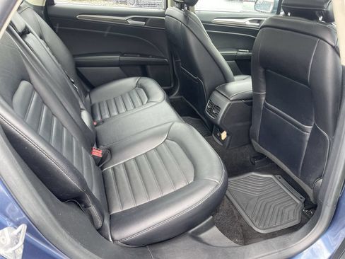Used 2018 Ford Fusion SE w/ Fusion SE Technology Package FWD image 24