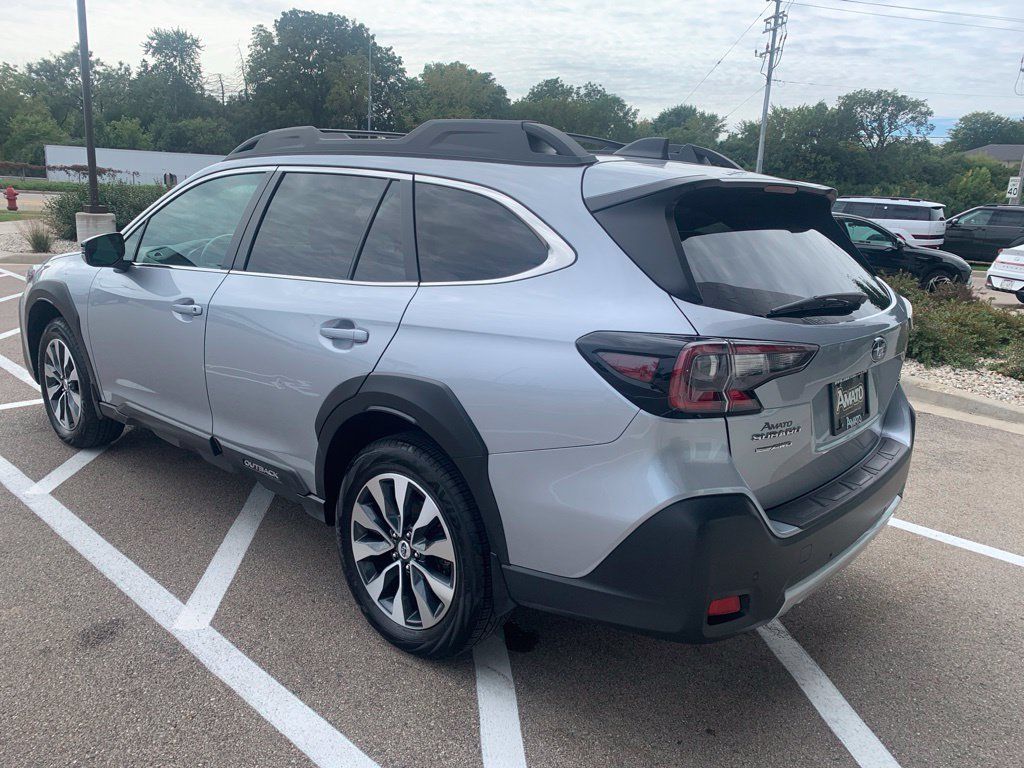 Used 2023 Subaru Outback Limited XT AWD/4WD image 3