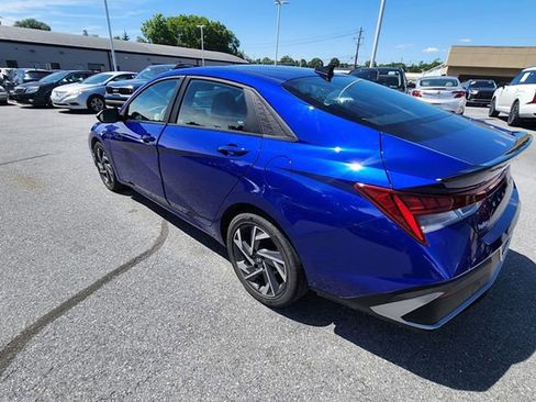 Used 2025 Hyundai Elantra SEL FWD image 14