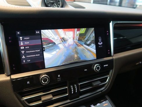 Used 2023 Porsche Macan image 19