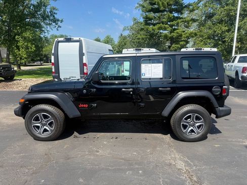 Used 2022 Jeep Wrangler Unlimited Sport AWD/4WD image 8