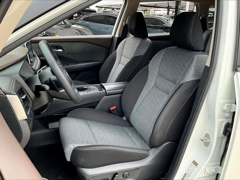 Certified 2023 Nissan Rogue SV FWD image 8