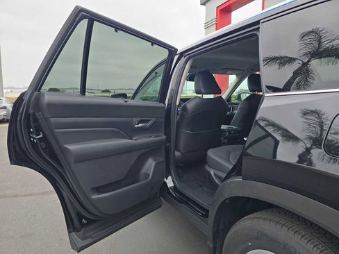 Certified 2025 Toyota Grand Highlander FWD image 16