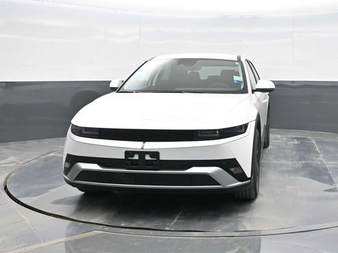 New 2025 Hyundai Ioniq 5 SE image 3