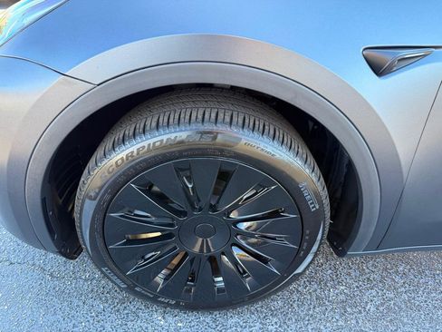 Used 2024 Tesla Model Y Long Range image 39