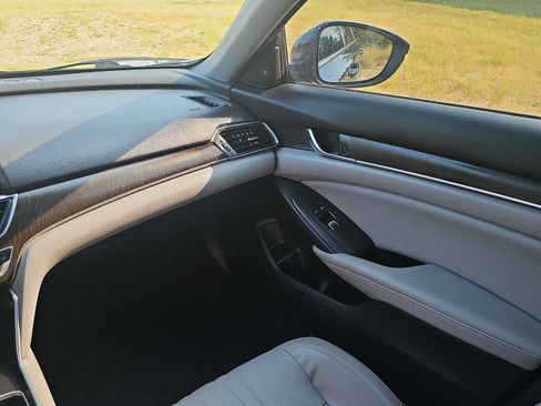 Used 2018 Honda Accord EX-L image 31