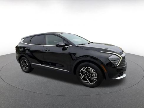 Used 2025 Kia Sportage LX FWD image 2