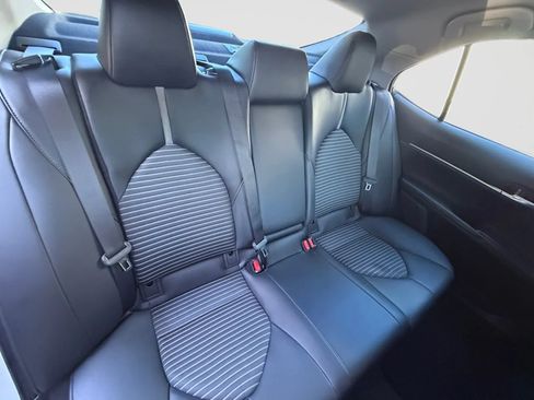 Used 2022 Toyota Camry SE w/ Convenience Package FWD image 18