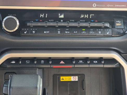 Used 2022 Toyota Tundra Platinum w/ Advanced Package AWD/4WD image 23