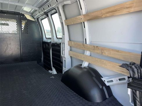 Used 2024 Chevrolet Express 2500 w/ Driver Convenience Package image 9