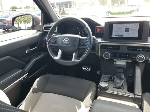 Used 2025 Toyota Tacoma TRD Sport image 14