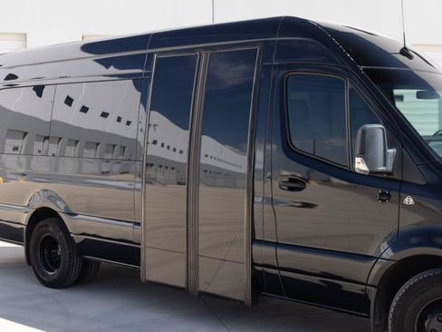 Used 2019 Mercedes-Benz Sprinter 3500 image 12