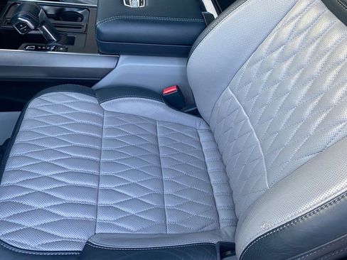 Used 2023 Ford F150 Limited image 9