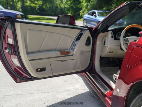 Used 2006 Cadillac XLR RWD image 28