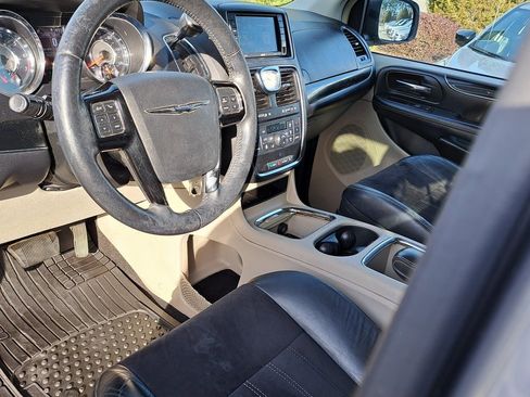 Used 2016 Chrysler Town & Country Limited w/ Trailer Tow Group image 8