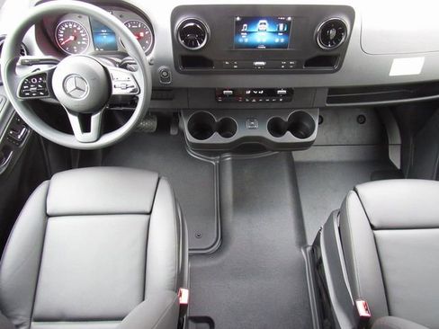 Used 2023 Mercedes-Benz Sprinter 2500 image 35