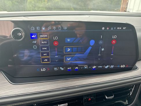 New 2025 Chevrolet Suburban Premier image 25