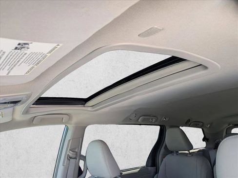 Used 2019 Toyota Sienna XLE w/ XLE Navigation Package image 16