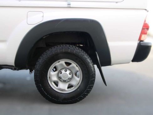 Used 2015 Toyota Tacoma PreRunner image 38