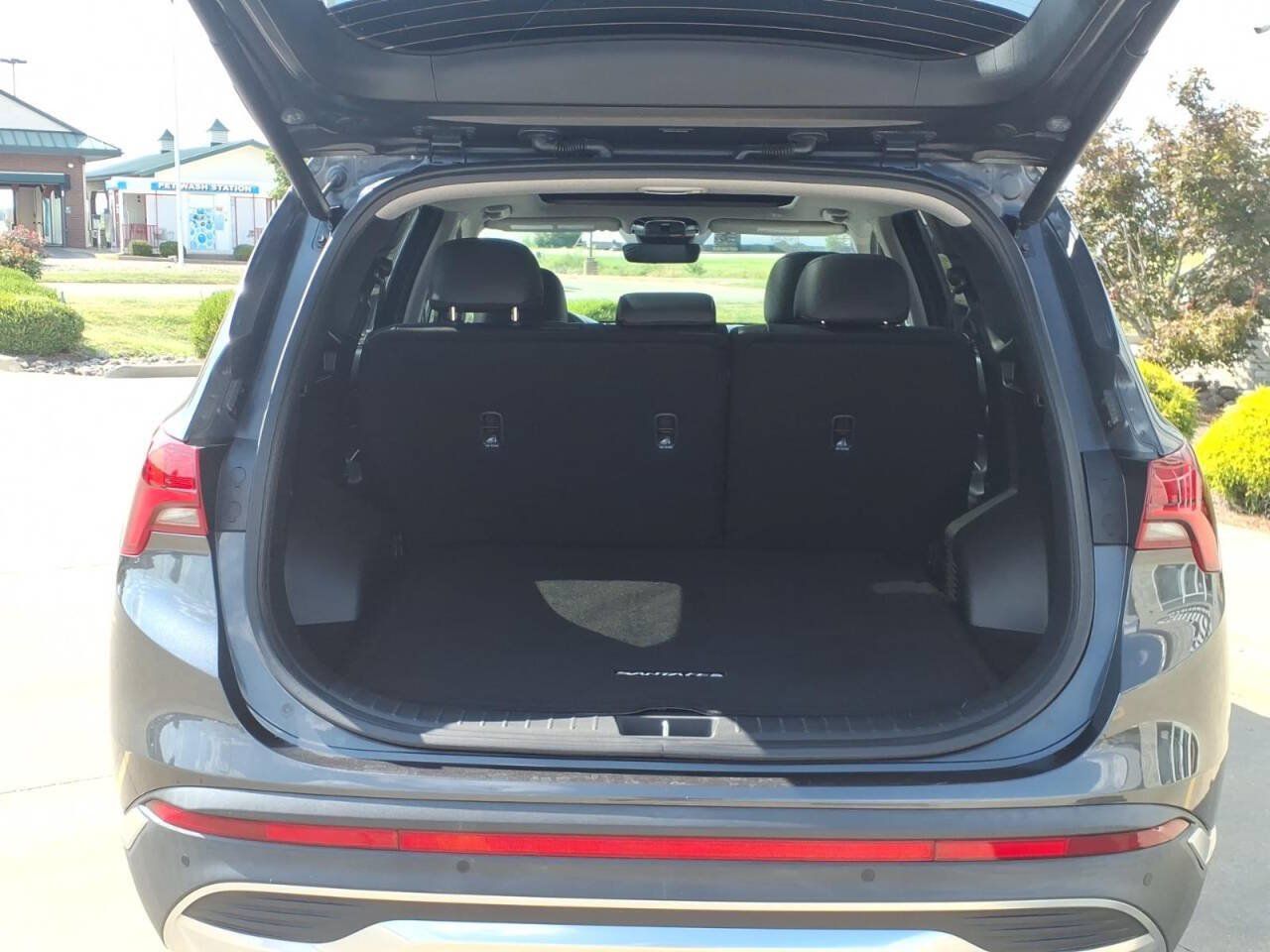 Used 2022 Hyundai Santa Fe Limited FWD image 5