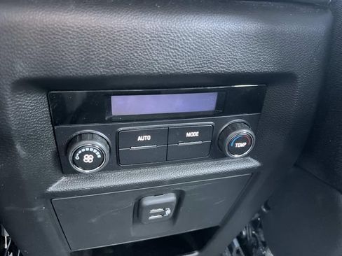Certified 2023 Chevrolet Traverse LT FWD image 17