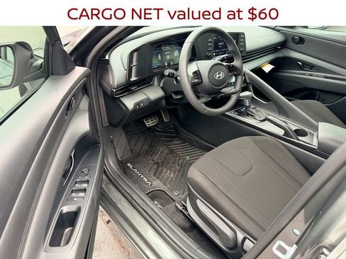 Used 2025 Hyundai Elantra Sport image 9