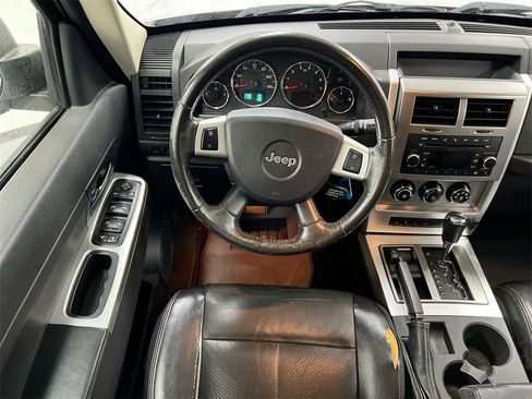 Used 2010 Jeep Liberty Limited image 19