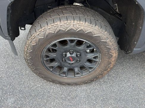 Certified 2025 Toyota Tacoma SR5 AWD/4WD image 35