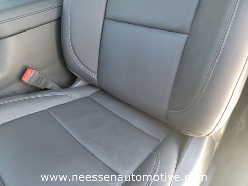 Used 2025 GMC Sierra 3500 SLT w/ SLT Premium Package AWD/4WD image 17