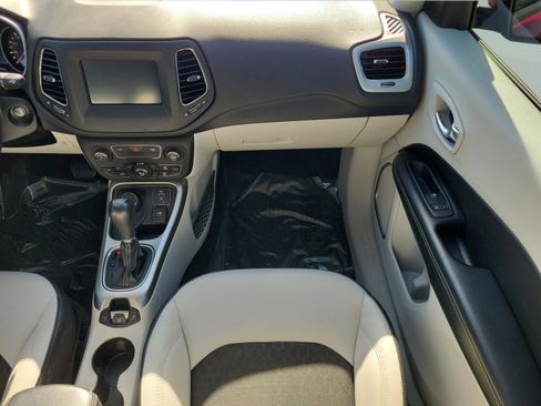 Used 2019 Jeep Compass Latitude image 17