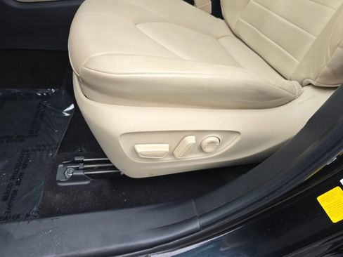 Used 2023 Toyota Highlander XLE image 38