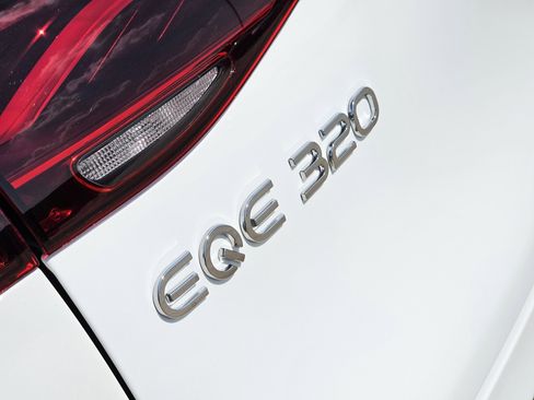 New 2026 Mercedes-Benz EQE 320 4MATIC SUV image 8