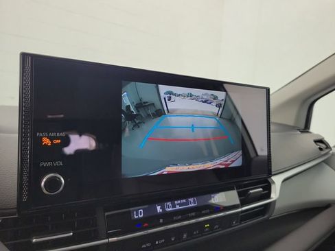 Used 2025 Toyota Sienna XLE FWD image 23