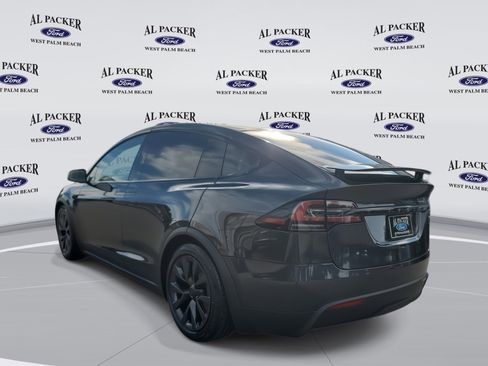 Used 2024 Tesla Model X image 3