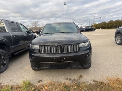 Used 2019 Jeep Grand Cherokee Altitude image 2