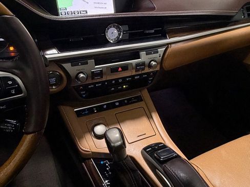 Used 2016 Lexus ES 350 w/ Luxury Package w/Wood Trim image 14