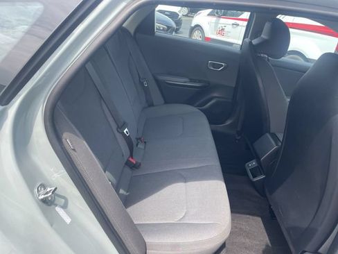Used 2025 Kia K4 FWD image 37