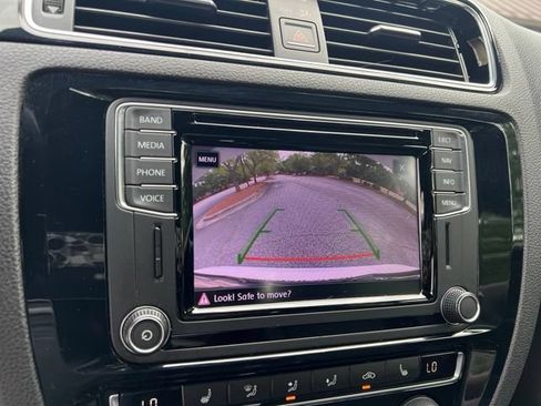Used 2017 Volkswagen Jetta GLI FWD image 37