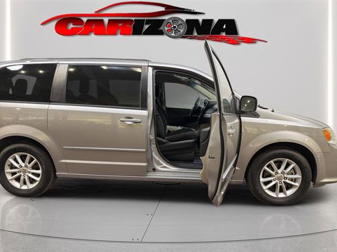 Used 2016 Dodge Grand Caravan SXT w/ Rear Park Assist Package FWD image 14