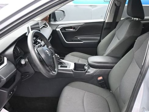 Used 2025 Toyota RAV4 XLE FWD image 12
