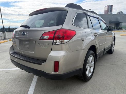 Used 2014 Subaru Outback 2.5i Premium w/ Moonroof Package AWD/4WD image 6
